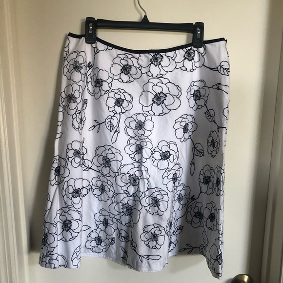 WHBM Classic Floral A-Line Skirt SZ 14 - Picture 1 of 3